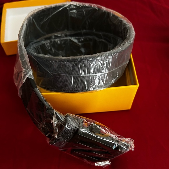 Black Leather Belt with Yellow Box - Picture 6 of 7